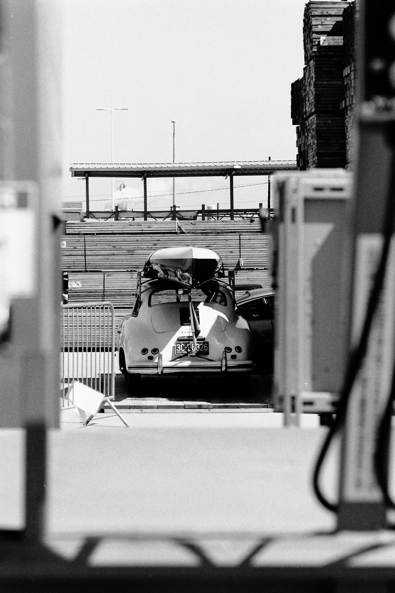 Illustration for article titled Here Are Some Glorious Black And White Photos From Luftgekühlt, The Air-Cooled Porsche Heaven